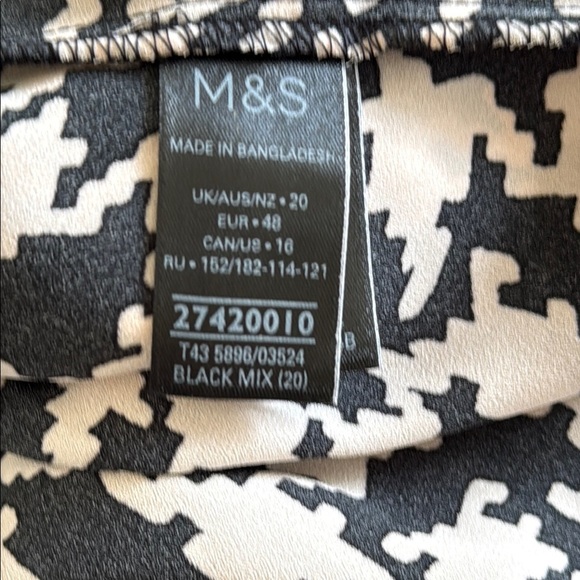 Marks & Spencer Black and Cream Houndstooth Graphic Blouse - Picture 11 of 12
